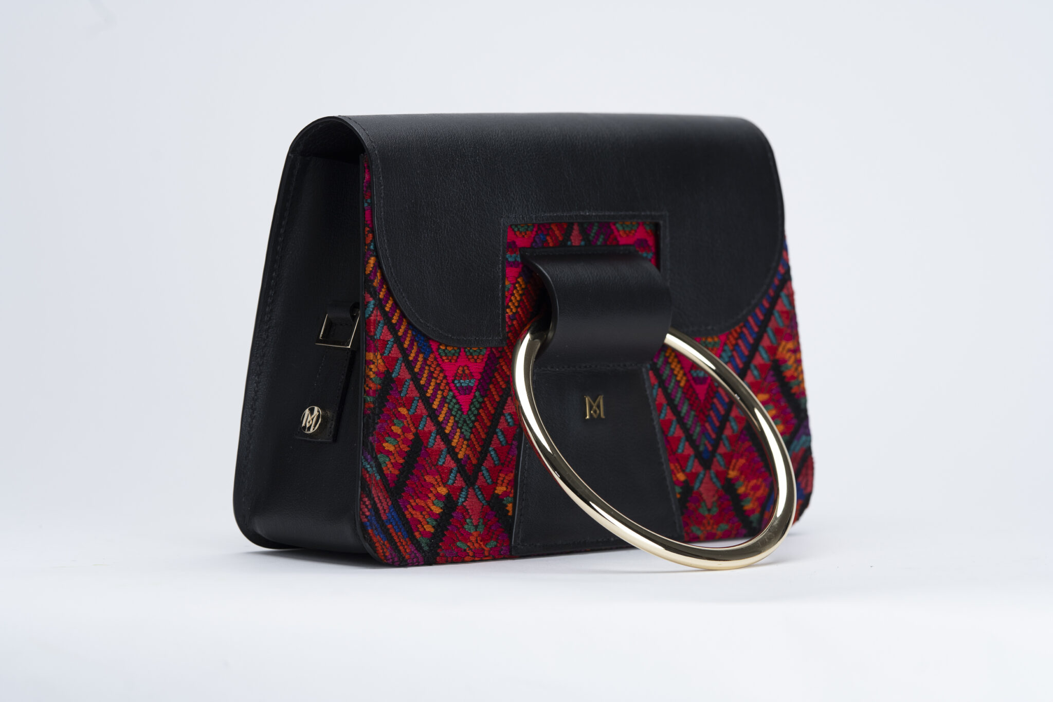 Sac à main en cuir et Huipil de Marimba Couture, modèle El Nativo de couleur noir