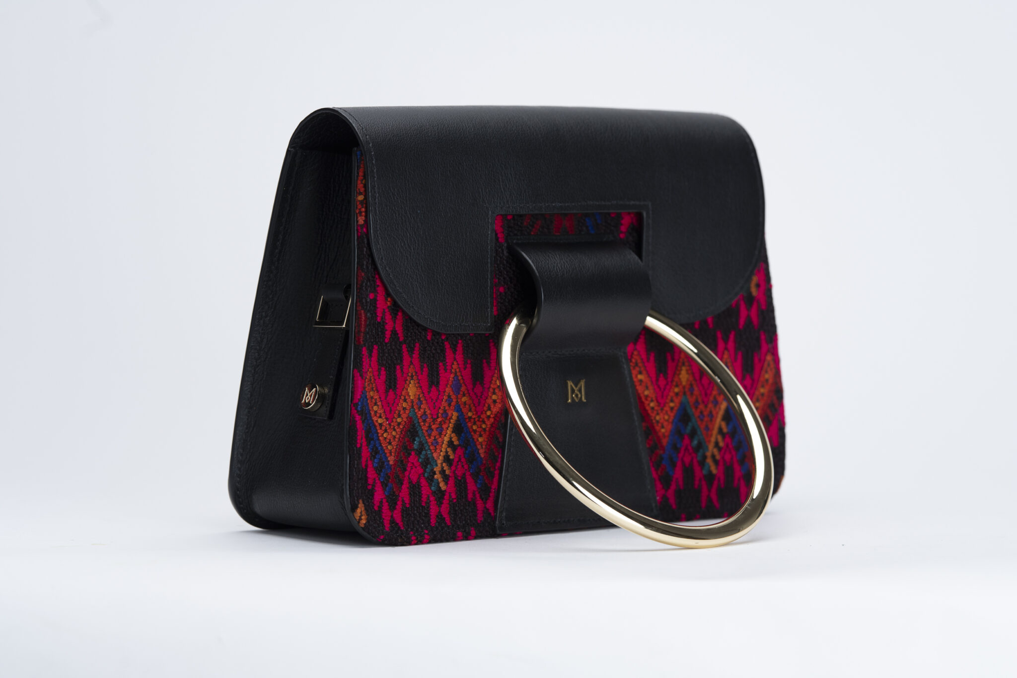 Sac à main en cuir et Huipil de Marimba Couture, modèle El Nativo de couleur noir