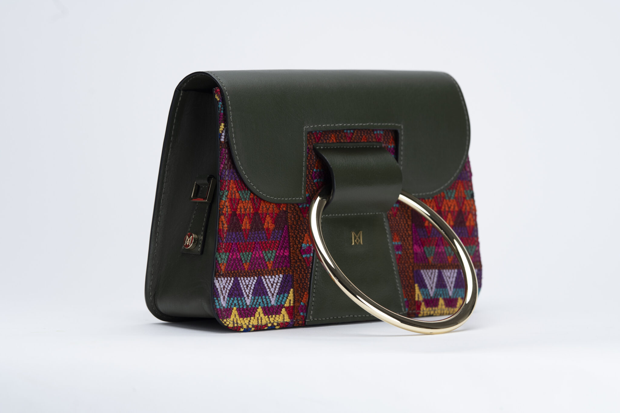 Sac à main en cuir et Huipil de Marimba Couture, modèle El Nativo de couleur verte