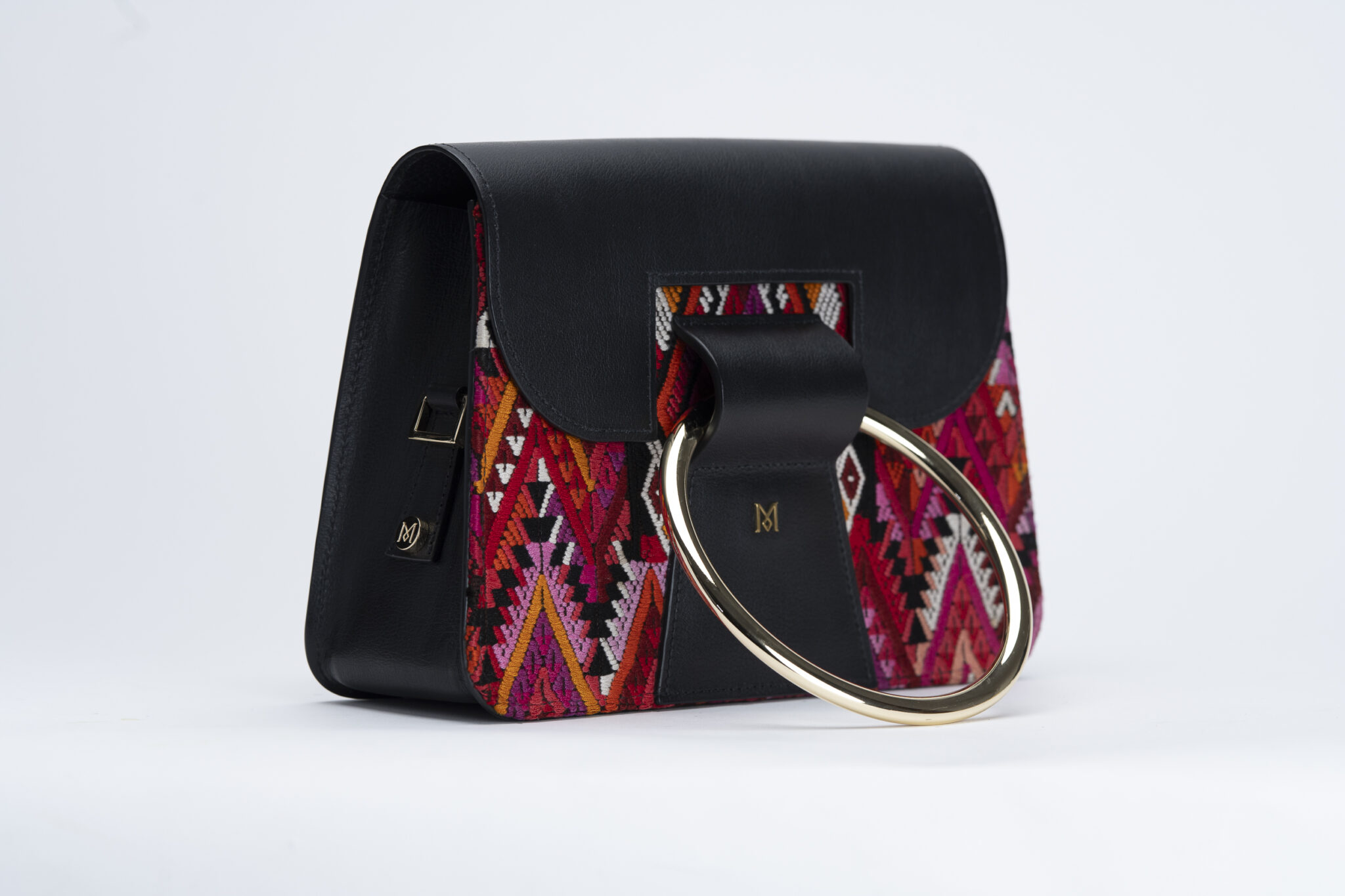 Sac à main en cuir et Huipil de Marimba Couture, modèle El Nativo de couleur noir