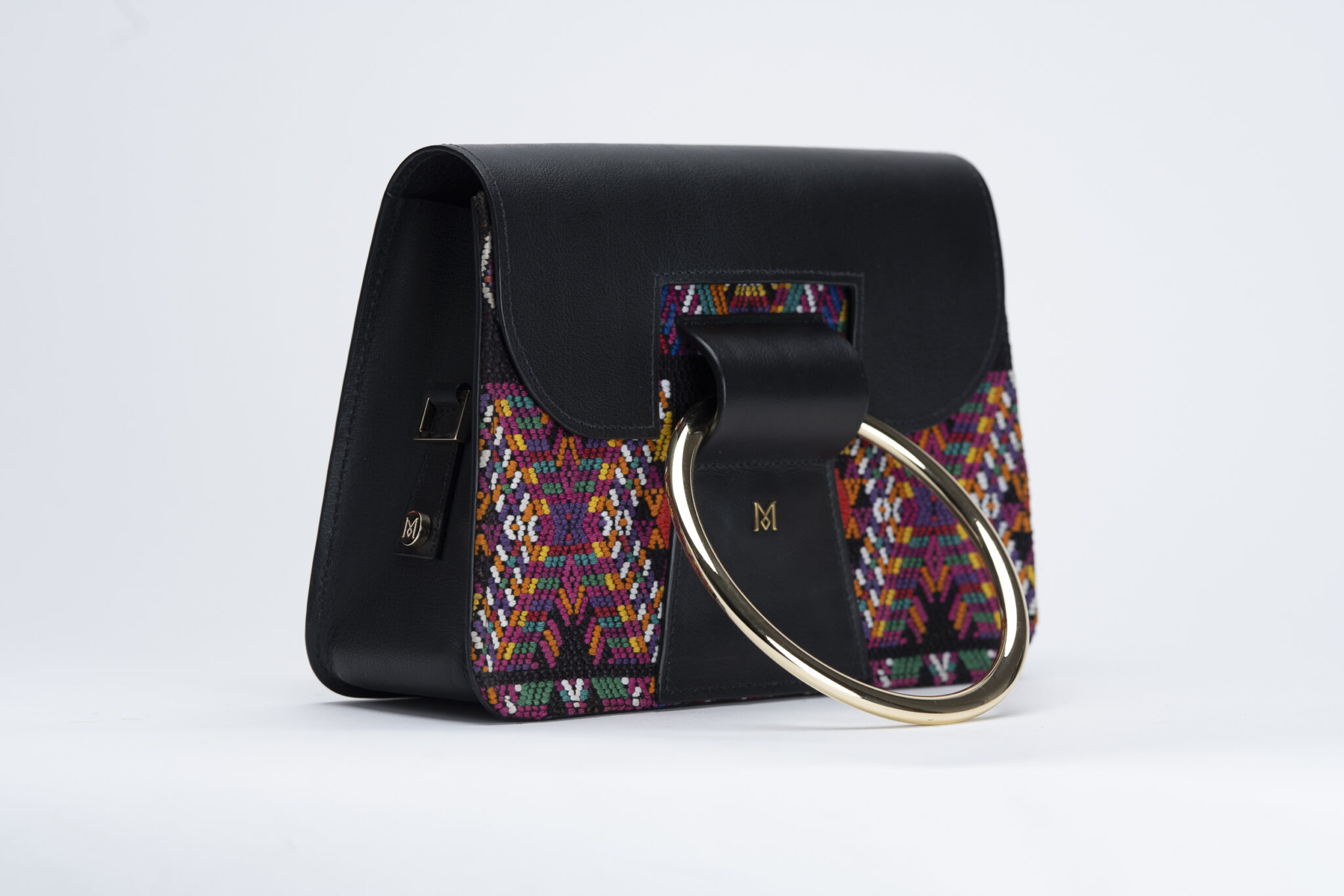 Sac à main en cuir et Huipil de Marimba Couture, modèle El Nativo de couleur noir