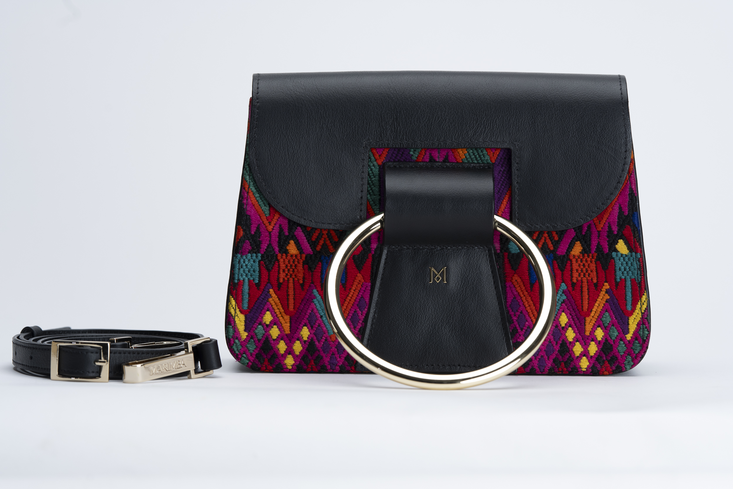 Sac à main en cuir et Huipil de Marimba Couture, modèle El Nativo de couleur noir