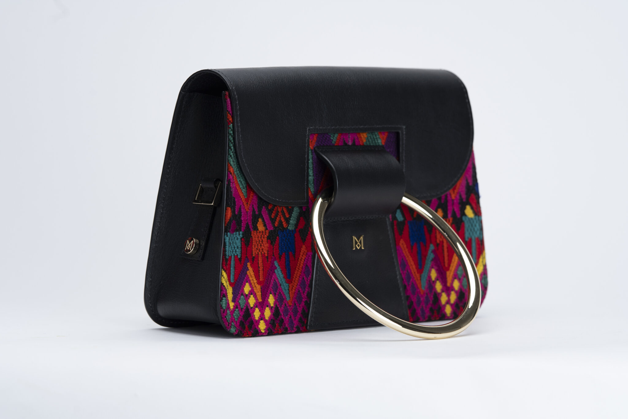 Sac à main en cuir et Huipil de Marimba Couture, modèle El Nativo de couleur noir