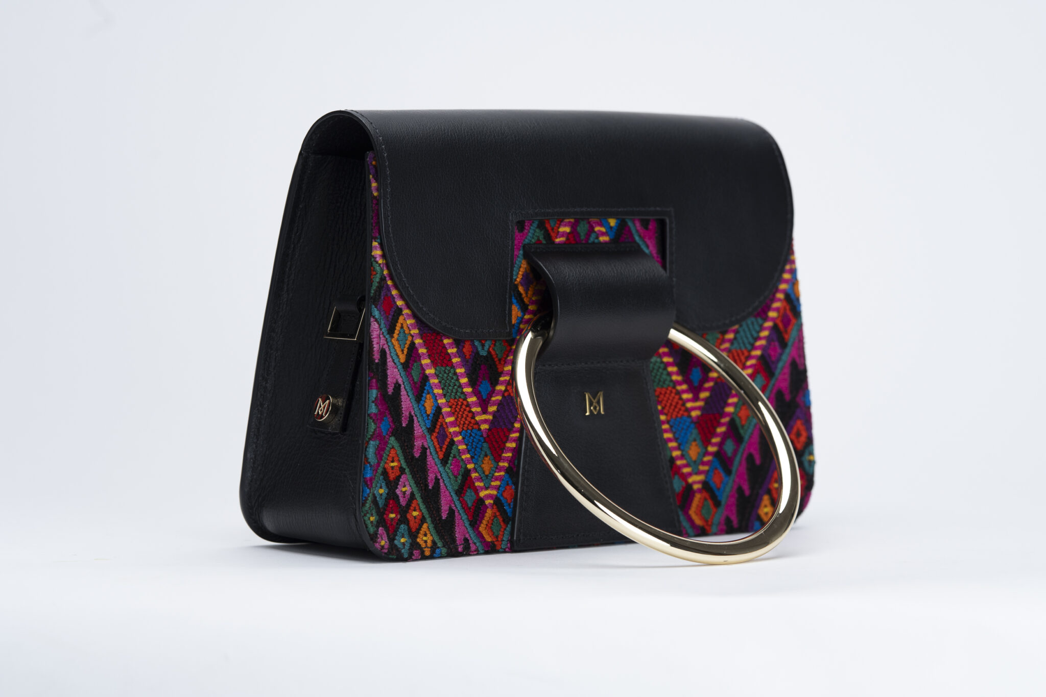 Sac à main en cuir et Huipil de Marimba Couture, modèle El Nativo de couleur noir