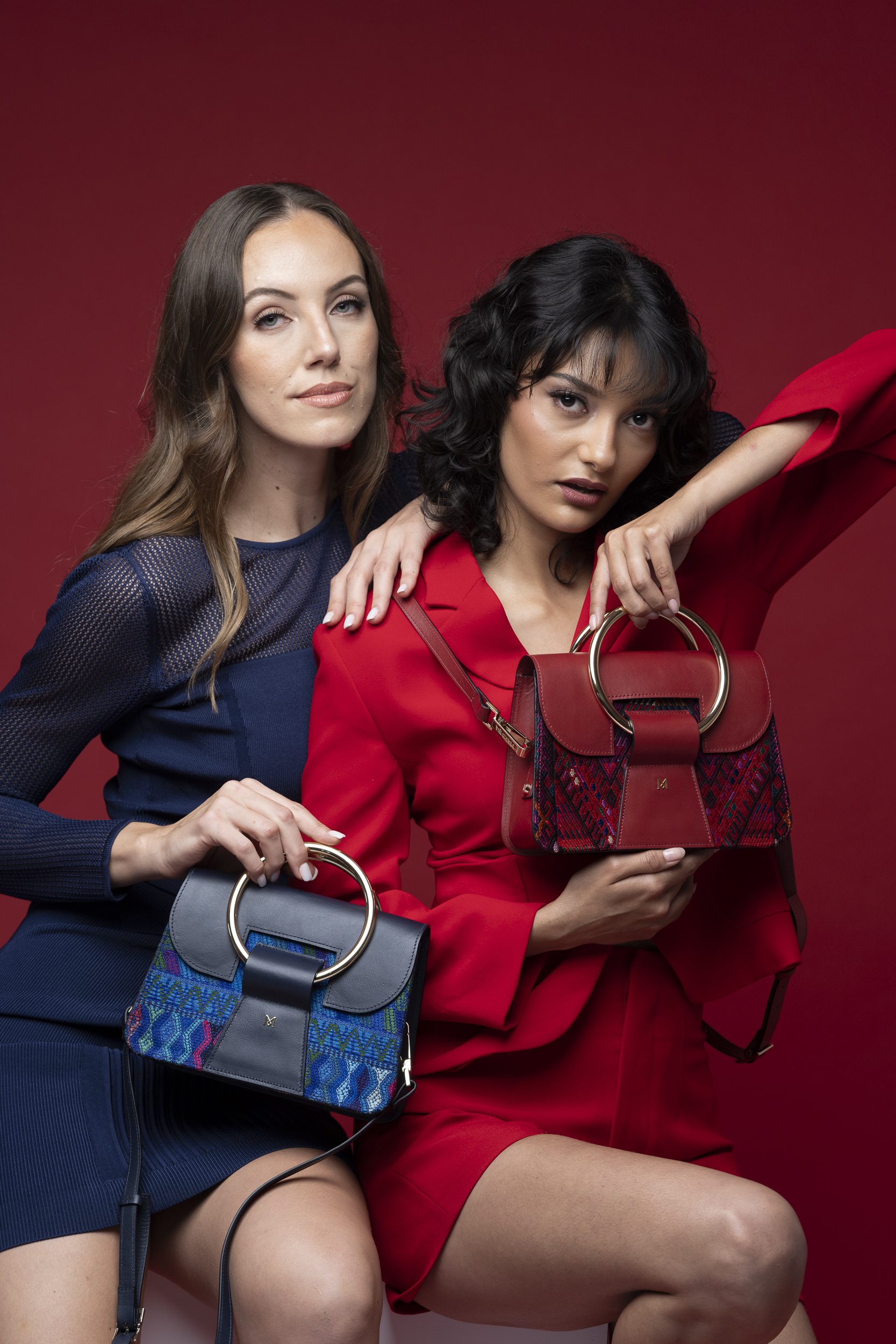 Assemblage cuir/huipil et contrôle de tension des matières