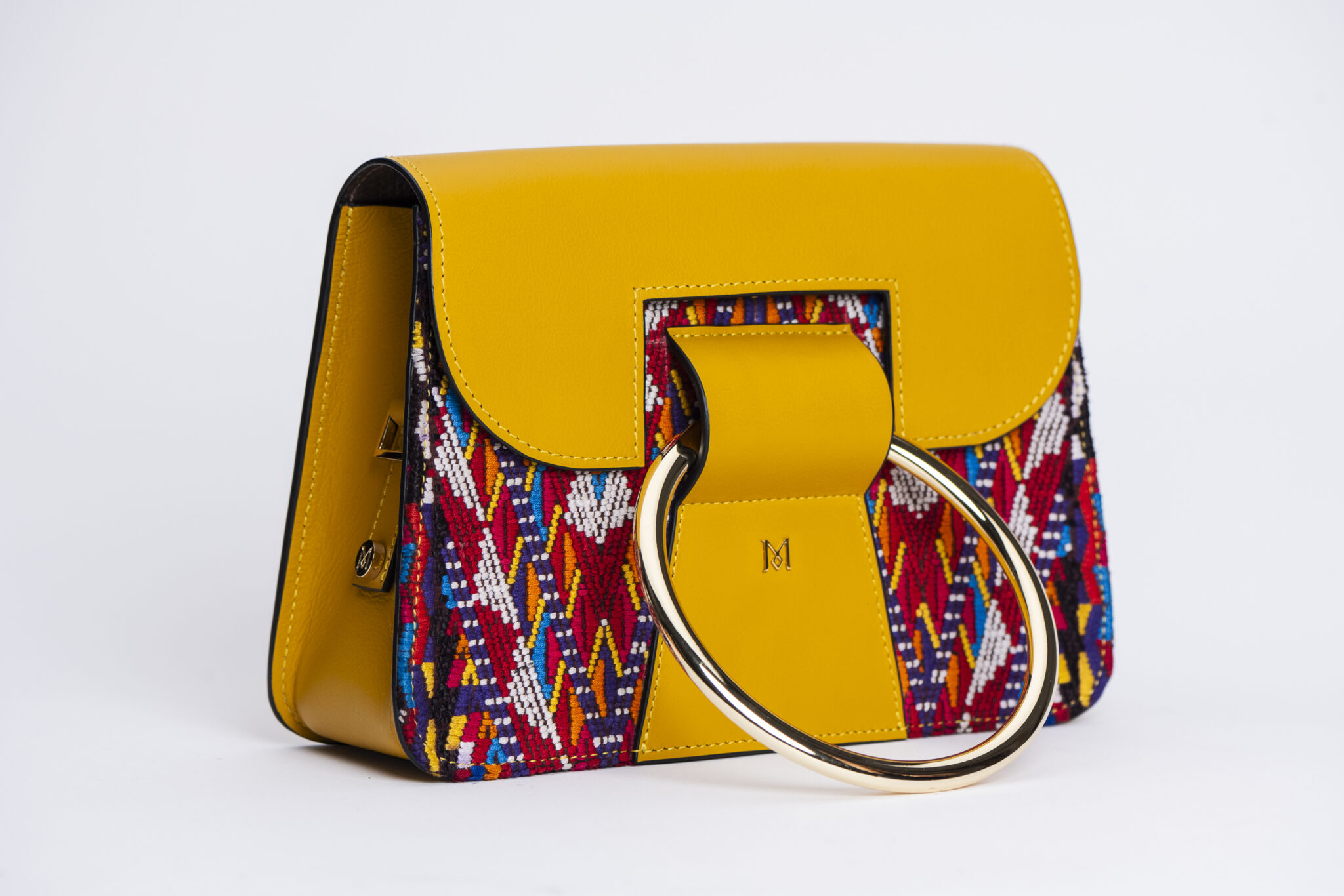 Sac à main en cuir et Huipil de Marimba Couture, modèle El Nativo de couleur jaune