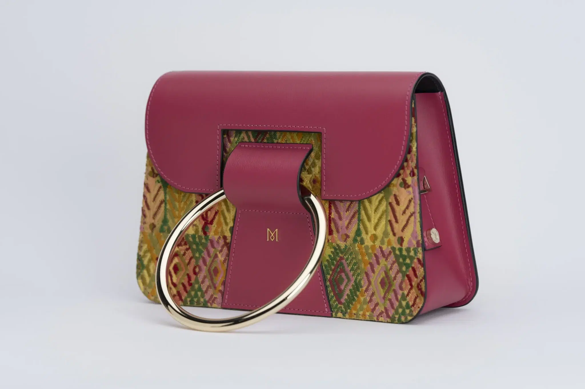 Sac à main en cuir et Huipil de Marimba Couture, modèle El Nativo de couleur rose