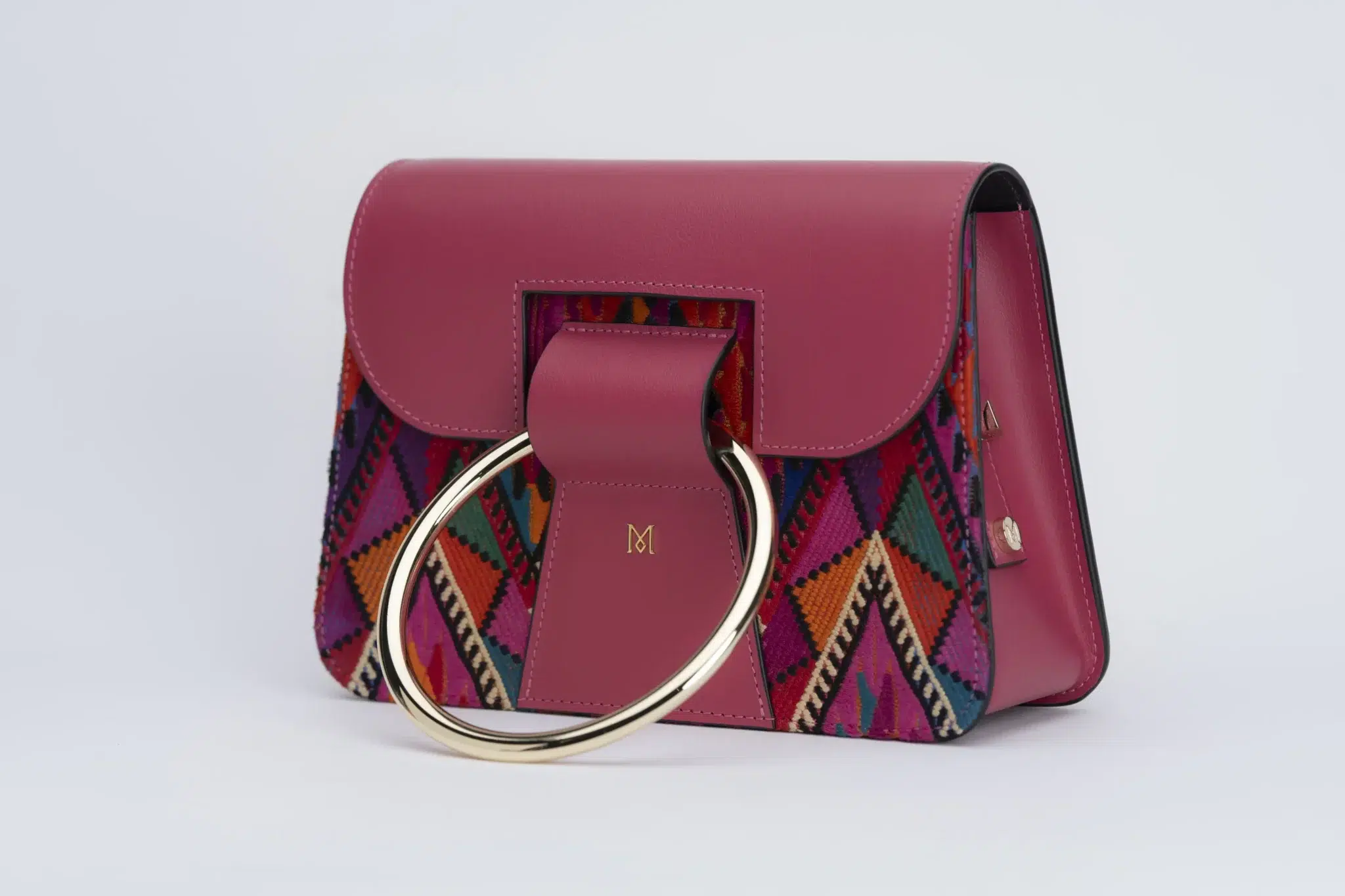 Sac à main en cuir et Huipil de Marimba Couture, modèle El Nativo de couleur rose