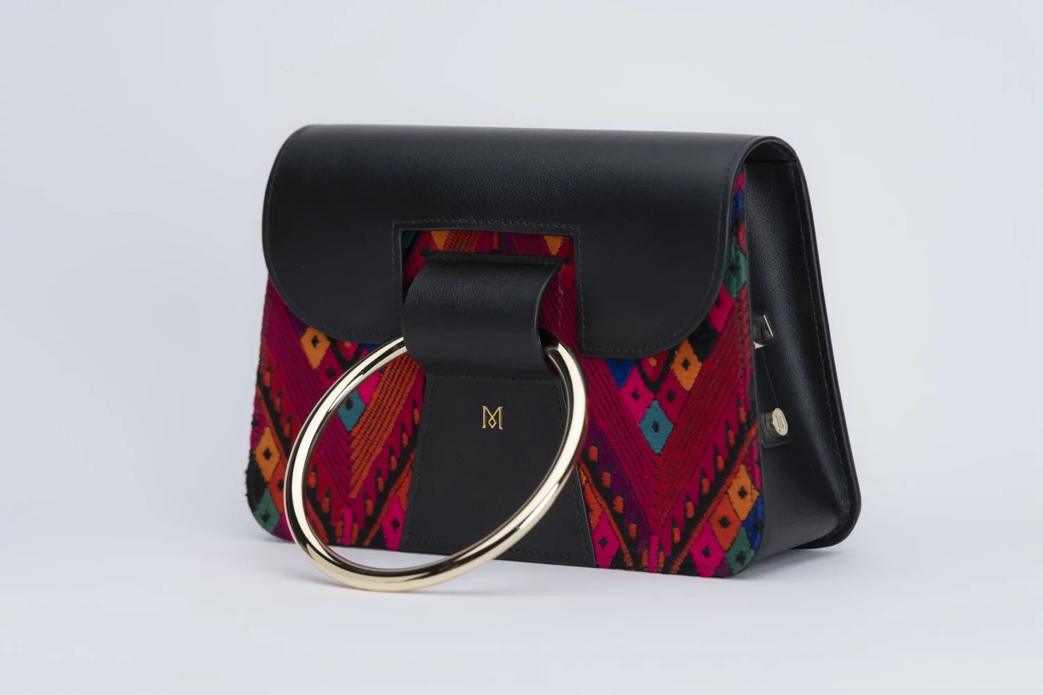 Sac à main en cuir et Huipil de Marimba Couture, modèle El Nativo de couleur noir