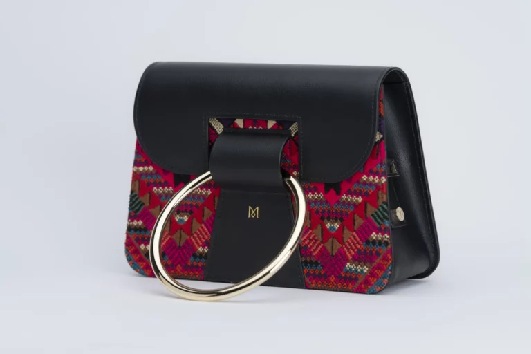 Sac à main en cuir et Huipil de Marimba Couture, modèle El Nativo de couleur noir