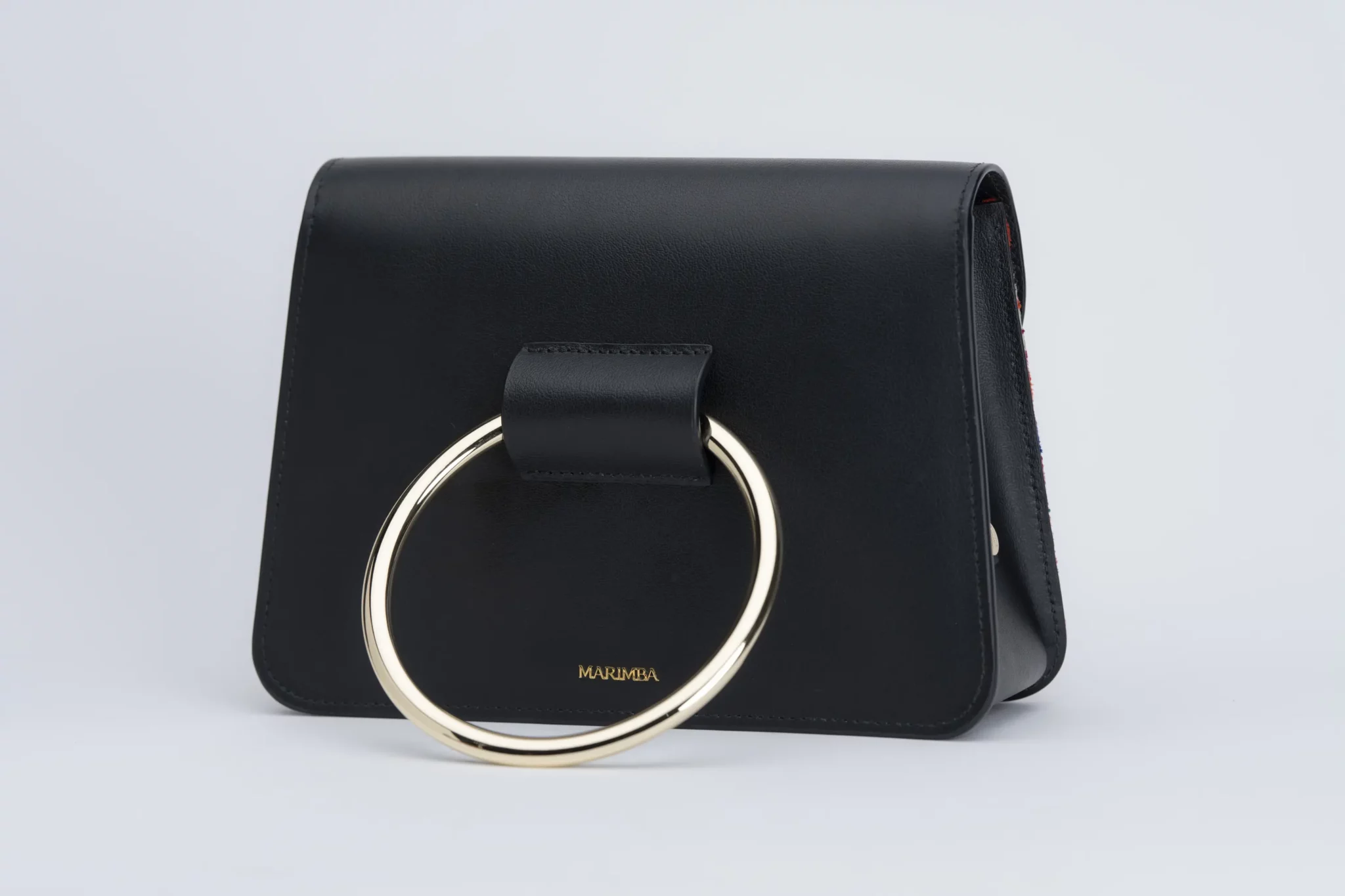 Sac à main en cuir et Huipil de Marimba Couture, modèle El Nativo de couleur noir